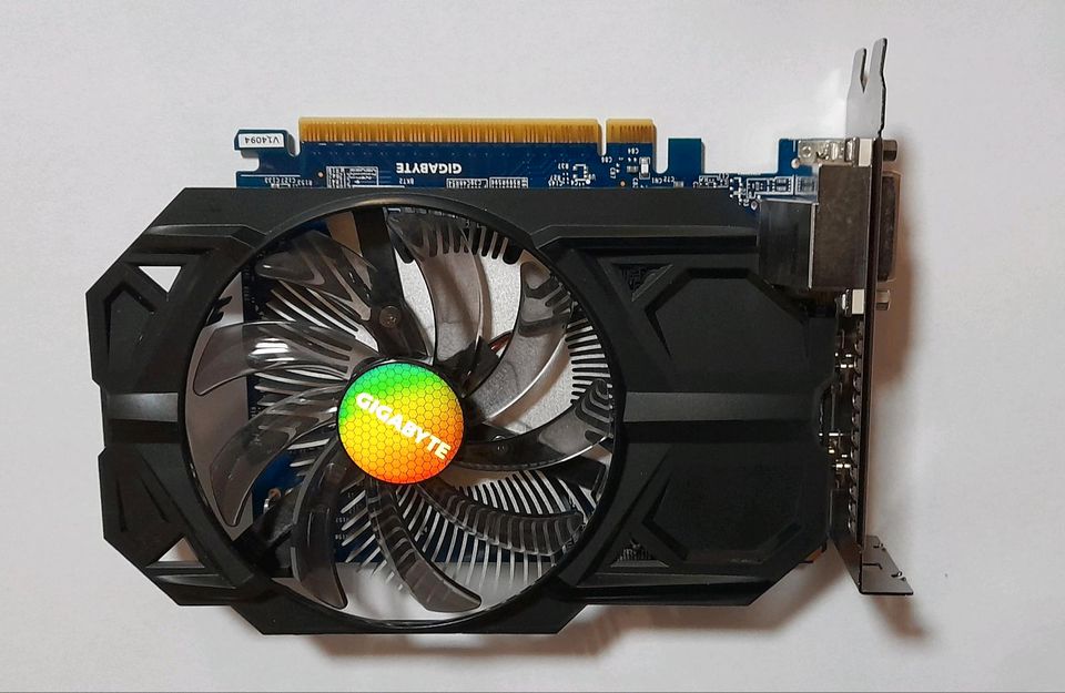 GIGABYTE GeForce GTX 750 Ti Grafikkarte (Windforce 1X, 2GB GDDR5, in Centrum