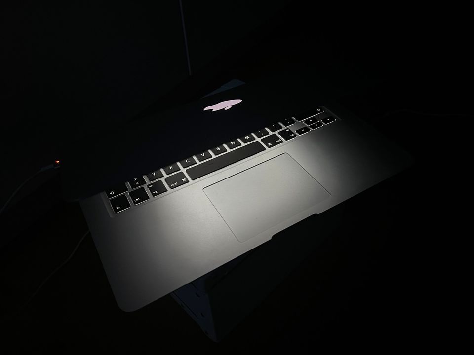Apple MacBook Air 13 Zoll 256 GB in Vörstetten