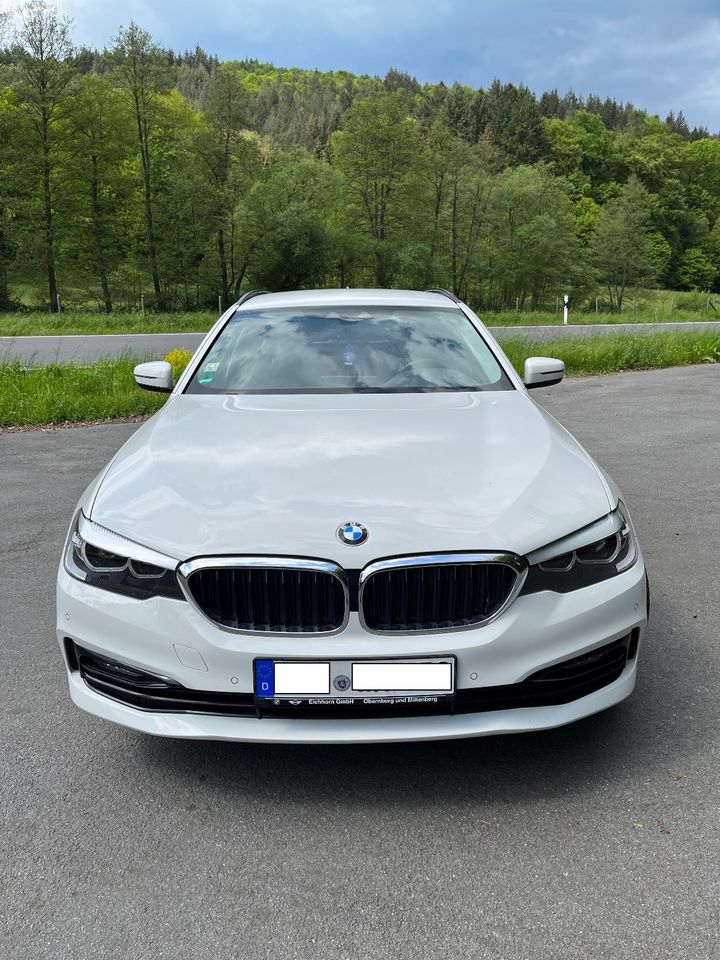 BMW 530 i xDrive Touring A - Sport line, AHK, 8-fach in Lützelbach