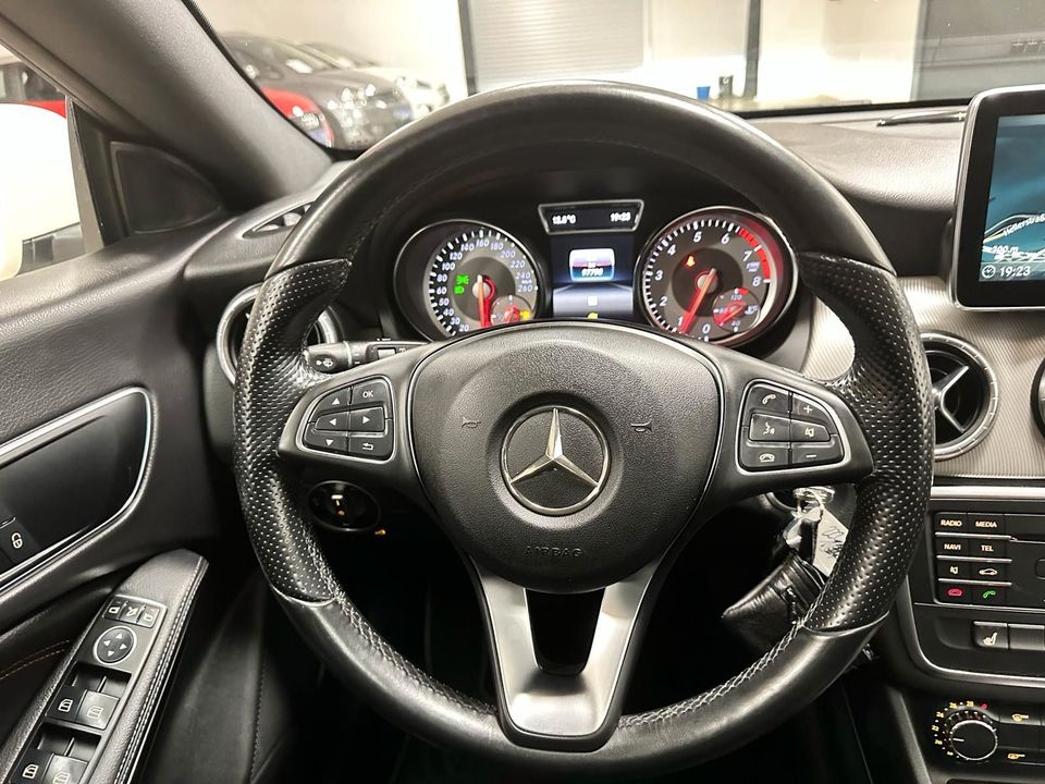 Mercedes-Benz CLA 180  Urban/ Panorama /AHK/ Bi Xenon in Herdorf