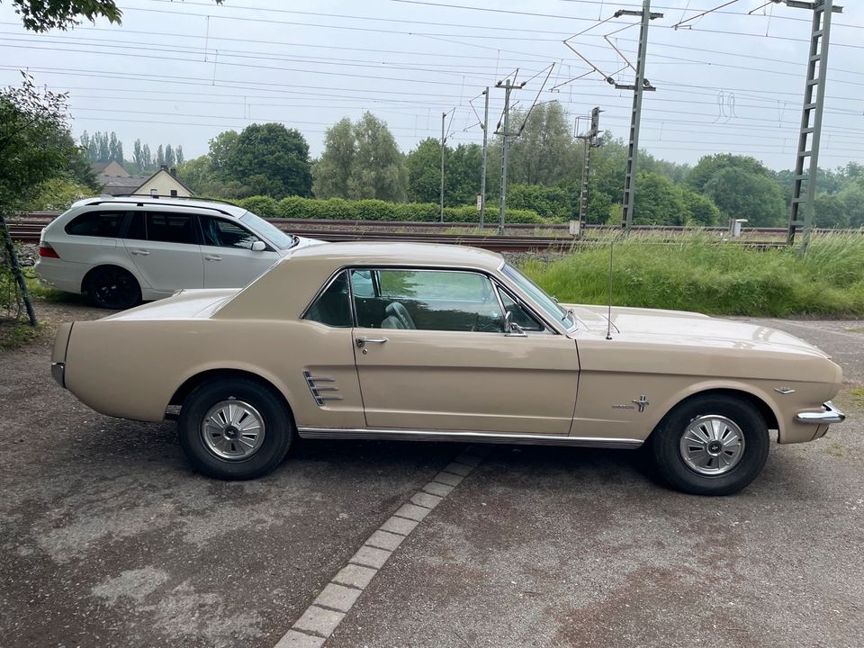 Ford Mustang 66 beige Coupé V8 283 Automatik in Dortmund