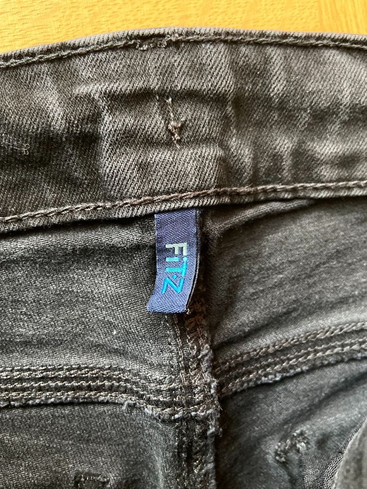 Schwarze schmale Jako-o FiT-Z Jeans, Gr. 176, Sehr guter Zustand in St. Ingbert