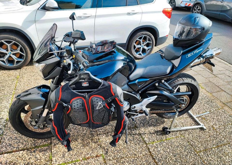 Suzuki GSX 1300cc / BK/ Yoshimura Anlage vom Werk /TÜV Neu in Duisburg