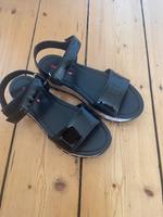 Prada Sandalen schwarz 37,5 Frankfurt am Main - Nordend Vorschau