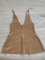 Beiges Stricktop mit V-Ausschnitt und Schößchen-Saum – ungetragen Hessen - Liederbach Vorschau