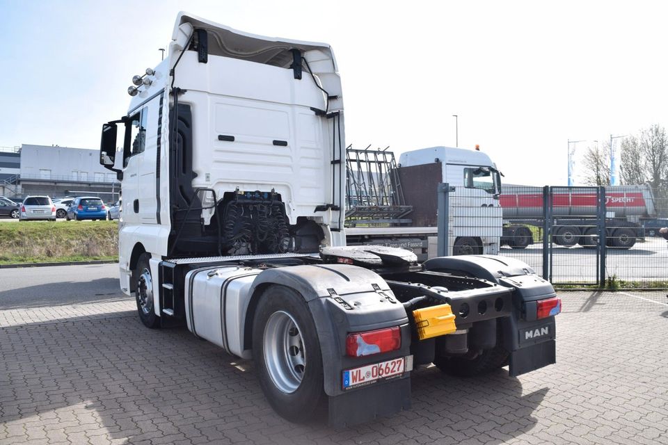 MAN TGX 18.440 2 Tanks XLX Euro 6 in Wenzendorf