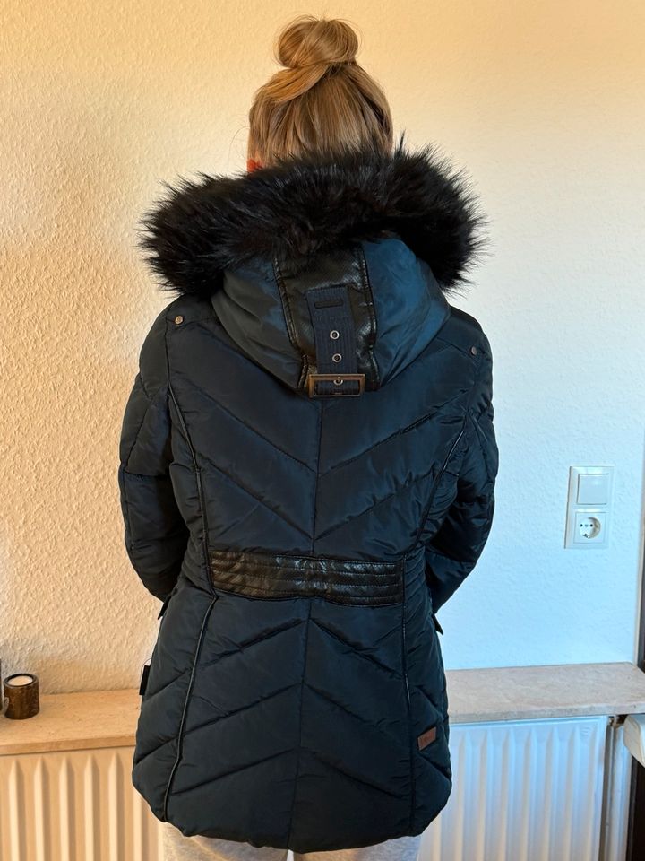 Winterjacke von Marikoo in Syke