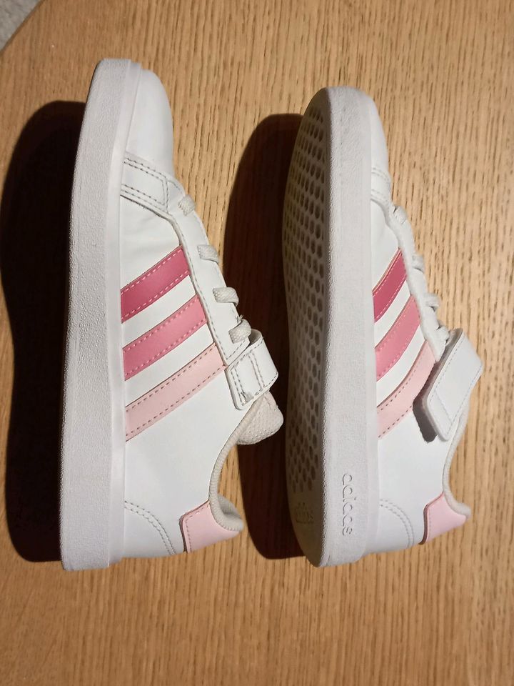 Adidas Sneaker weiß/rosa Größe 31 in Blaustein