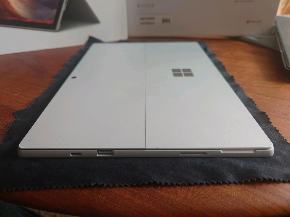 Microsoft Surface Pro 7 12,3" (128GB SSD, Intel Core i5 10. Gen, in Görlitz