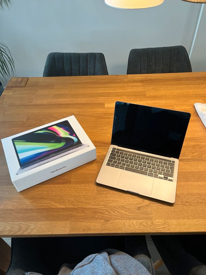 MacBook Pro 2020 13“ Retina - Touchbar in Buxtehude