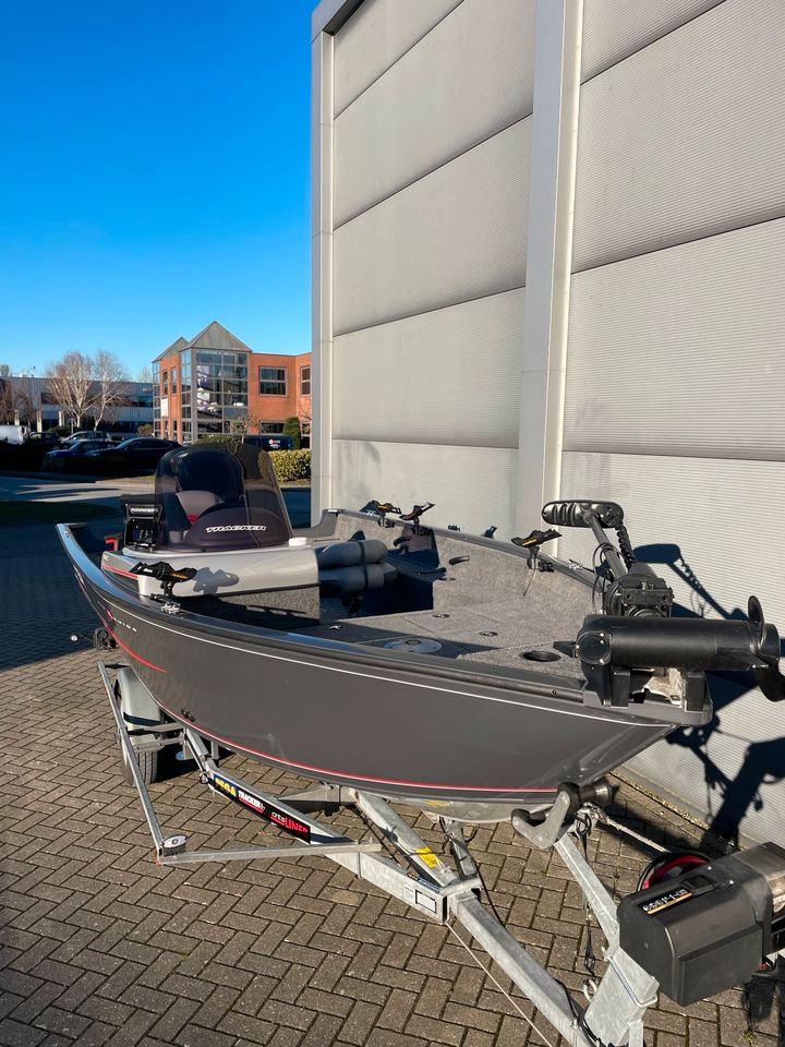 Tracker Pro Guide V-16 80pk Mercury visboot in Kranenburg