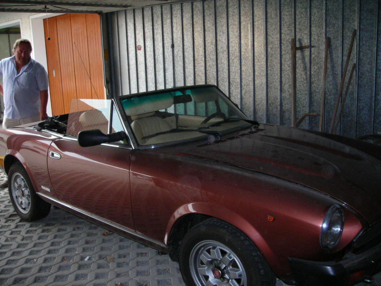 Abbildung des Autos Fiat 124 Spider