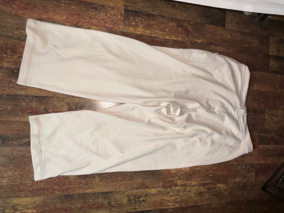 Weite Hose in Creme von Asos in Pulheim