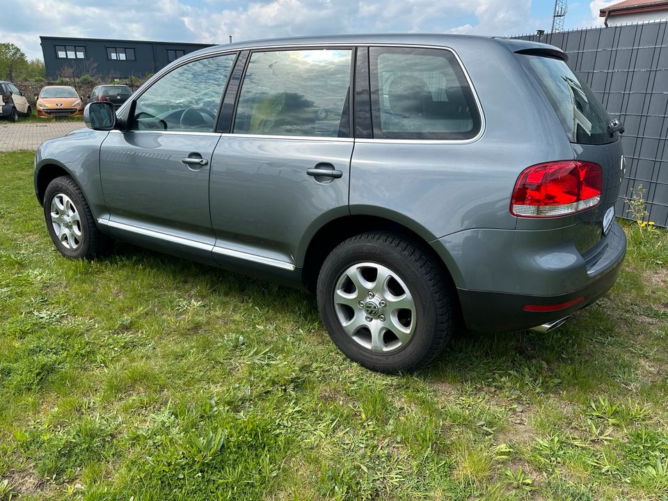 VW Touareg V8 4,2 ,,,NEUWAGEN ZUSTAND ““ WENIG KM SELTEN in Buchholz (Aller)