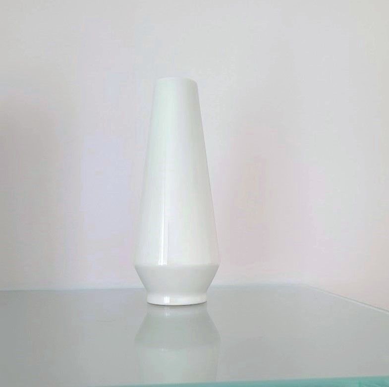 Porzellan Vase Blumenvase – konisch, weiß 20cm hoch in München