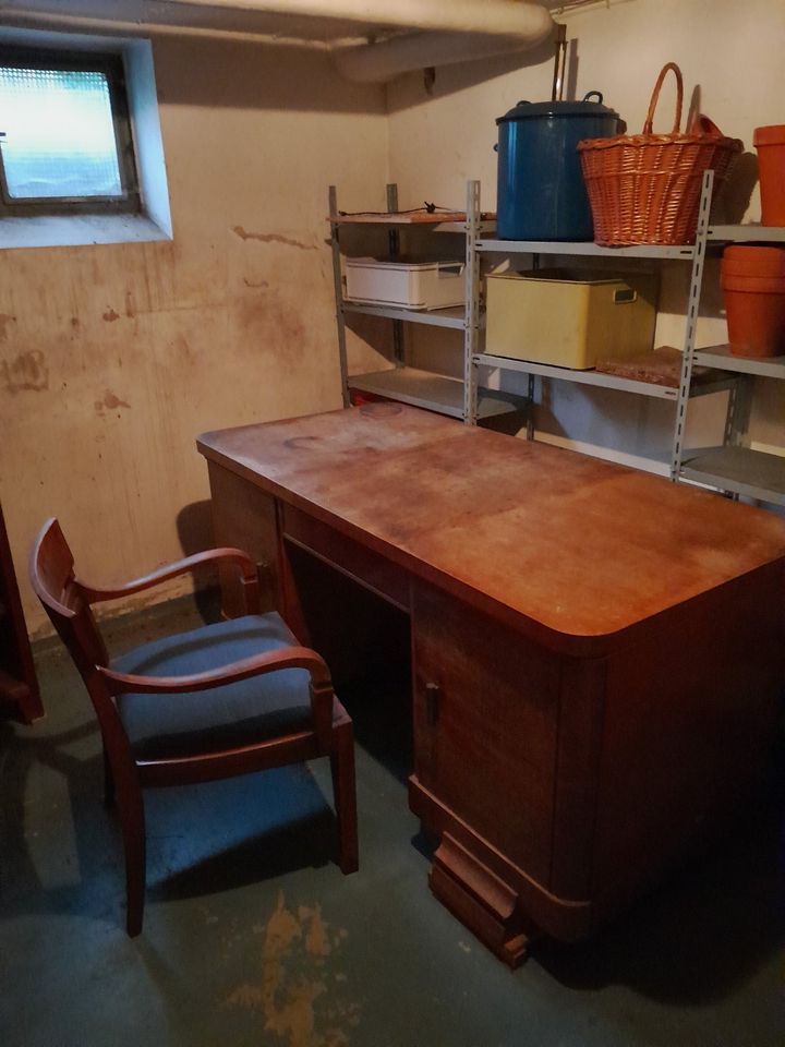 Schöner alter Massivholz Schreibtisch in Lengerich
