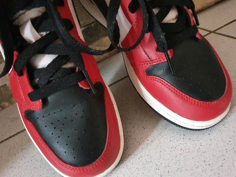 Nike Air Jordan 1 neuwertig 38 rot weiß schwarz in Itzehoe