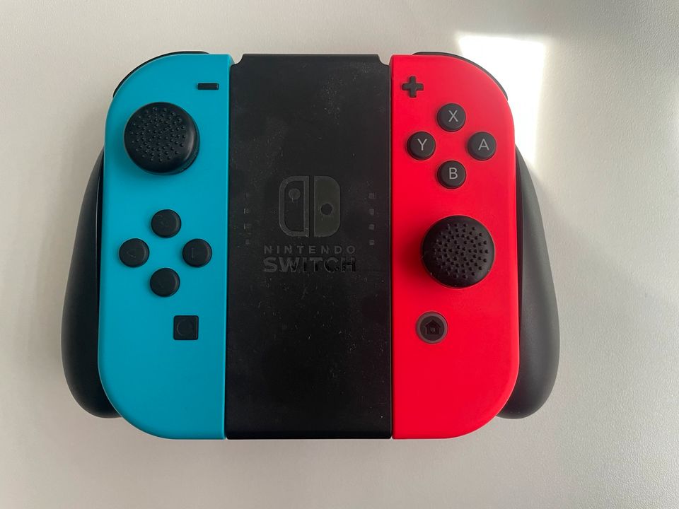 Nintendo Switch (OLED) + Zelda TOTK Collectors Edition in Bremen