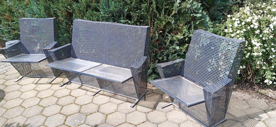 Garten Stühle Bänke aus Stahlgitter und Plexiglas in Nörten-Hardenberg