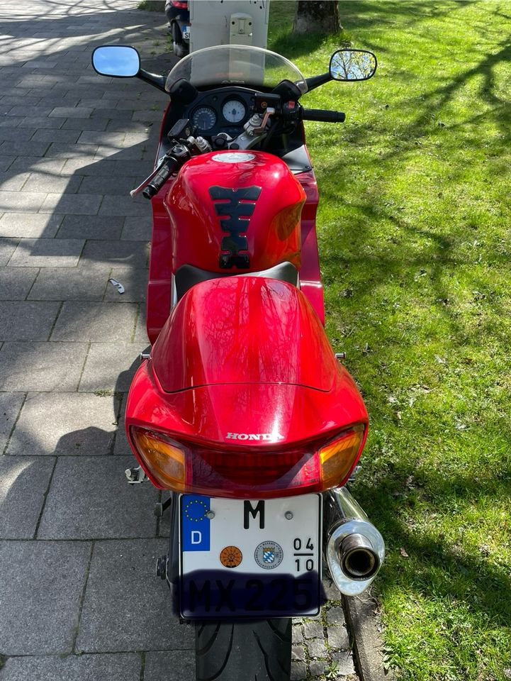 Honda VFR 800 Fi mit wenig Kilometer in München