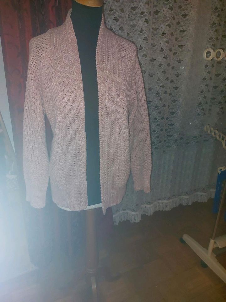 Edle Damen Strickjacke  rosa Gr 42 ATELIER in Hackenheim