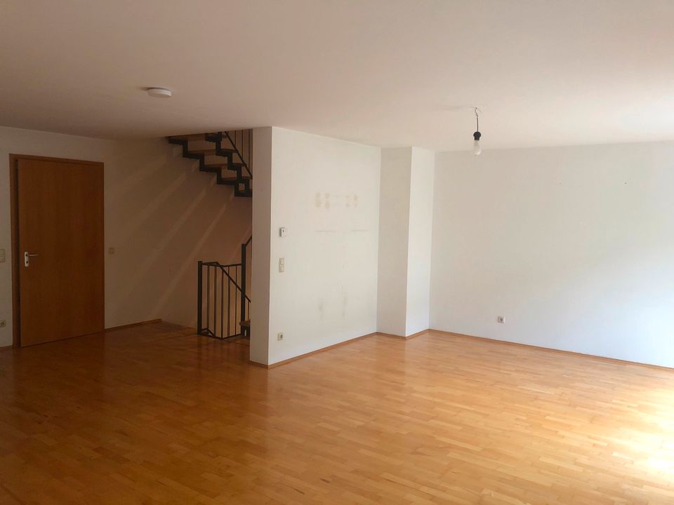 Reihenmittelhaus für große Familie, Parkettboden, 170m² WFL;232m² in Chemnitz