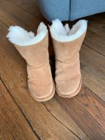 UGG Chestnut mit Schleife hinten in Gr. 28,5 Rheinland-Pfalz - Holsthum Vorschau