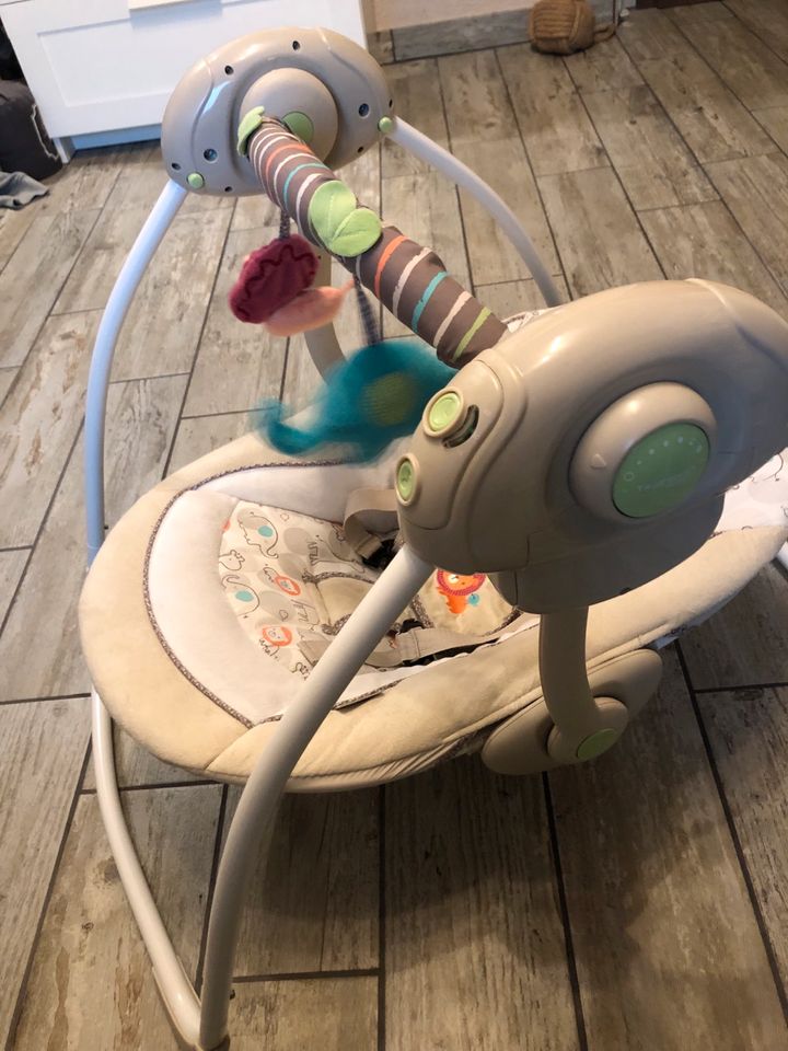 Babywippe ingenuity Babyschaukel Cozy Kingdom Bright Starts in Tauscha