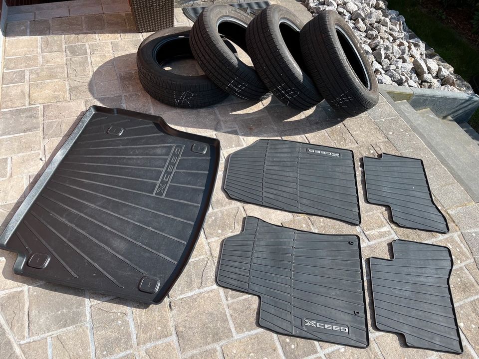 Kia XCeed: Set aus Reifen, Fußmatten und Kofferraumabdeckung in Leinefelde