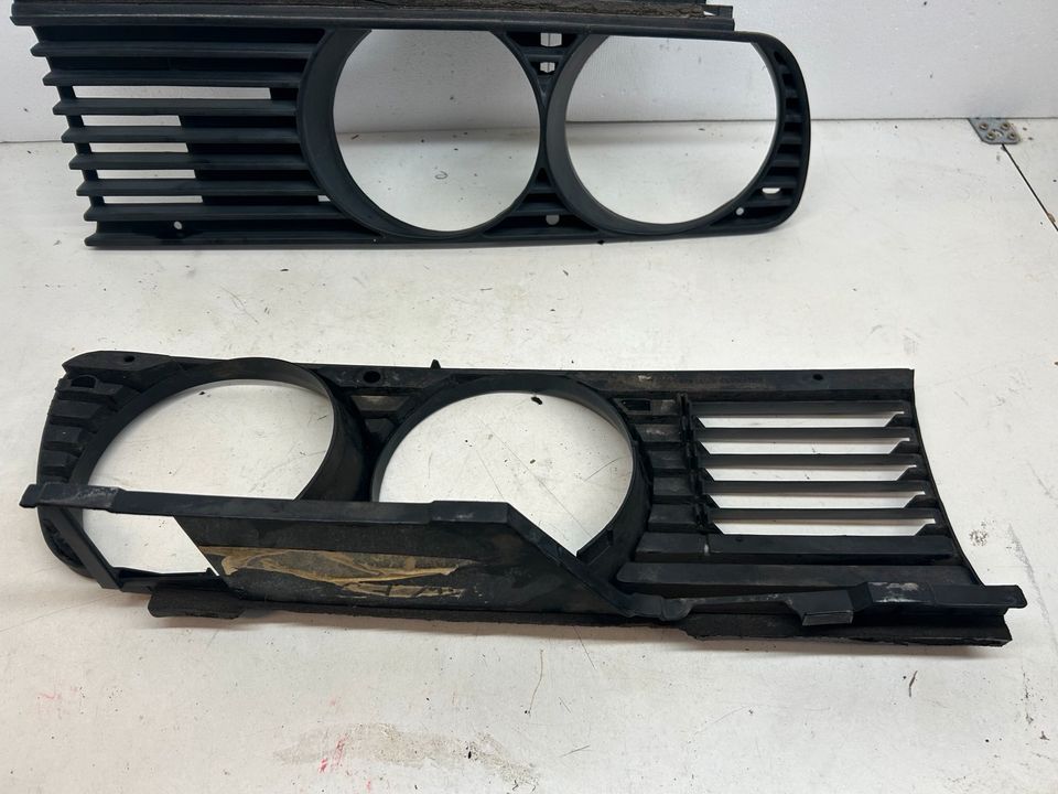 BMW E30 Frontgrill Kühlergrill vorne R/L18760920 / 18760910 in Schalksmühle