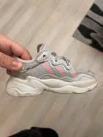 Mädchen Adidas ozweego sneaker 23,5 Berlin - Spandau Vorschau