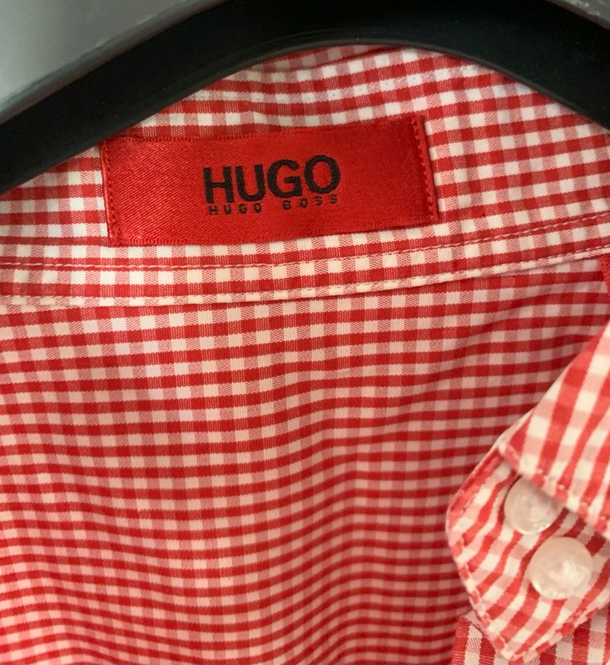 Hugo Boss Bluse, tailliert, kariert, neuwertig, Gr. 40 in Berlin