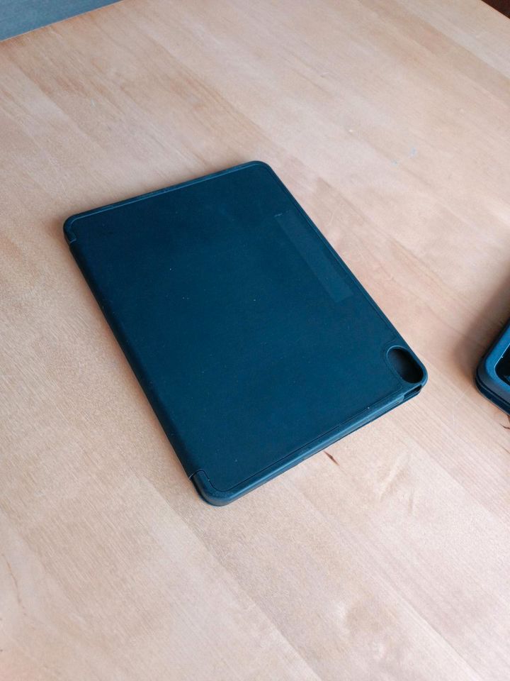 ARTICONA iPad Air 10.9 (2022/2020) Case in Karlsruhe