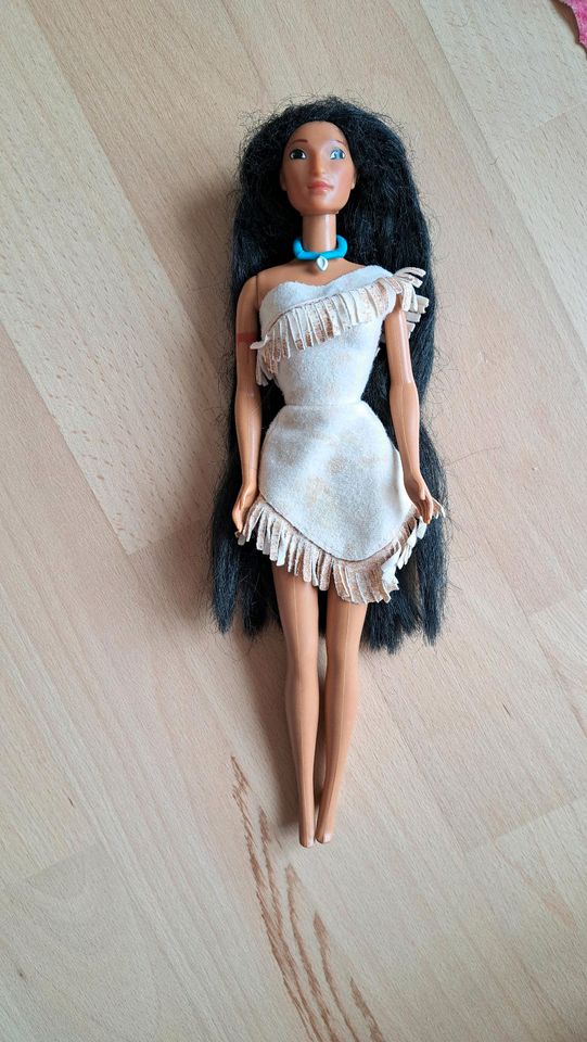 Pocahontas Barbie inkl. Zubehör Vintage | Spielzeug Mädchen in Müllheim