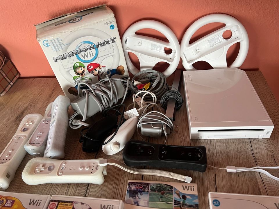 Nintendo Wii Konsole m. viel Zubehör und Spielen Preise im Text in Bonn