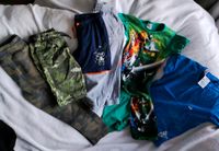 Kleiderpaket gr 110/ 116 Adidas, nike, kurze Hosen Shirt Jogging Saarland - Heusweiler Vorschau