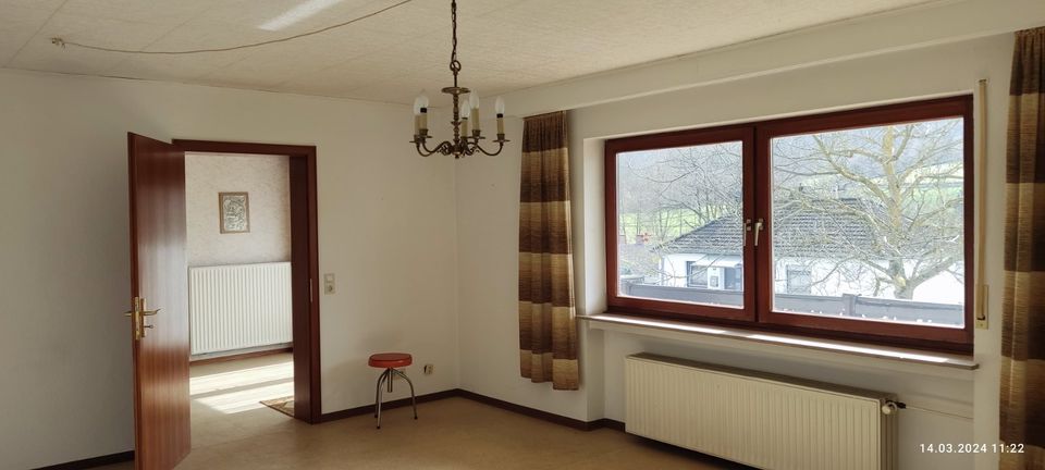 Einfamilienhaus mit Einliegerwohnung in reinem Wohngebiet. in Willmenrod