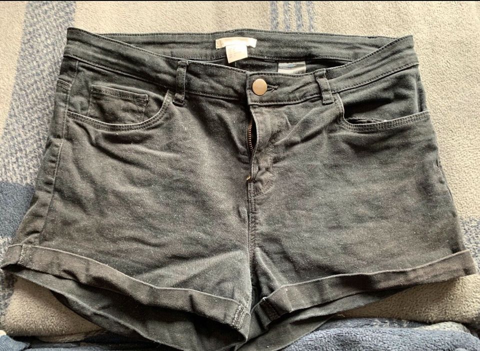 Kurze Hot Pants von H&M Größe 38 in Mülheim (Ruhr)