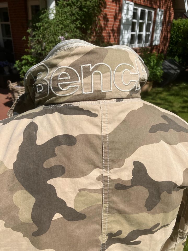 Jacke BENCH Camouflage GR. M mit Kapuze in Bad Segeberg