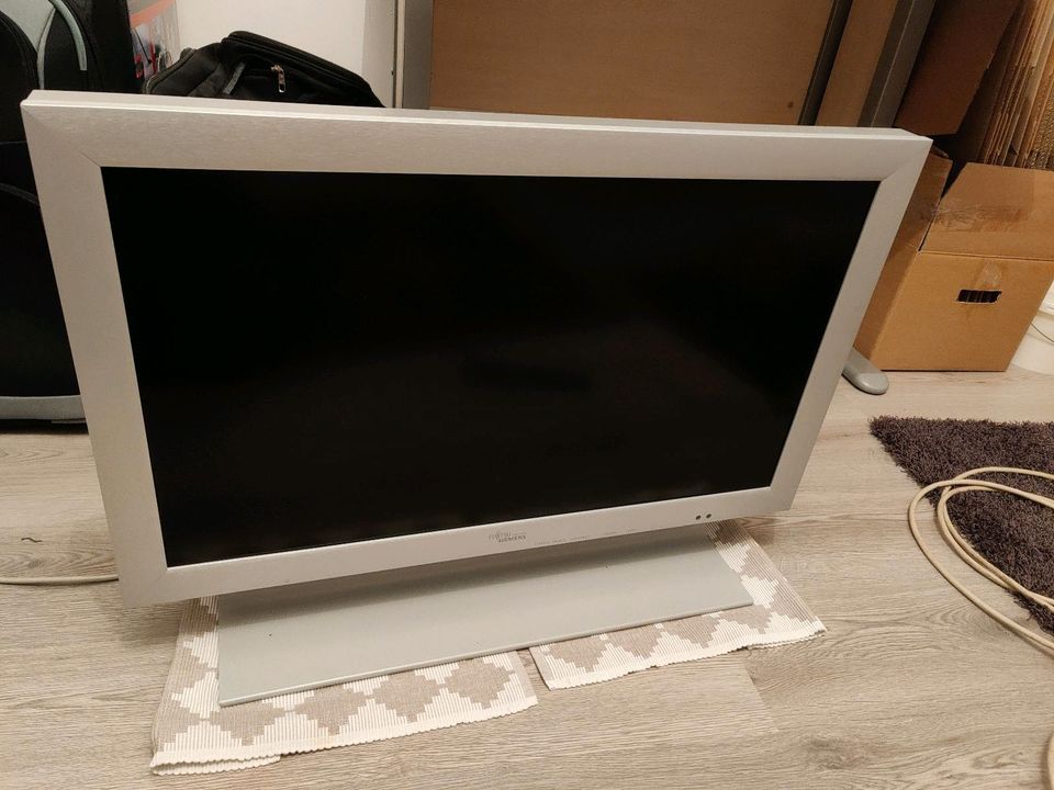 Fujitsu Siemens MYRICA V32-1 32" Monitor / Fernseher DVI/VGA in Delbrück