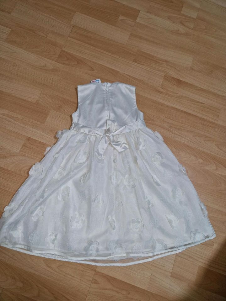 Festliches weißes Kleid in Zülpich