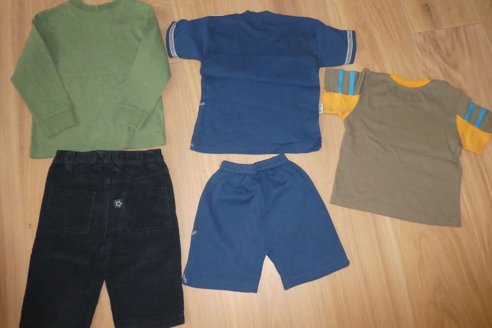 Paket Hose Insecene LA Benetton kurze Hose Tshirt Gr 74 Junge top in Castrop-Rauxel