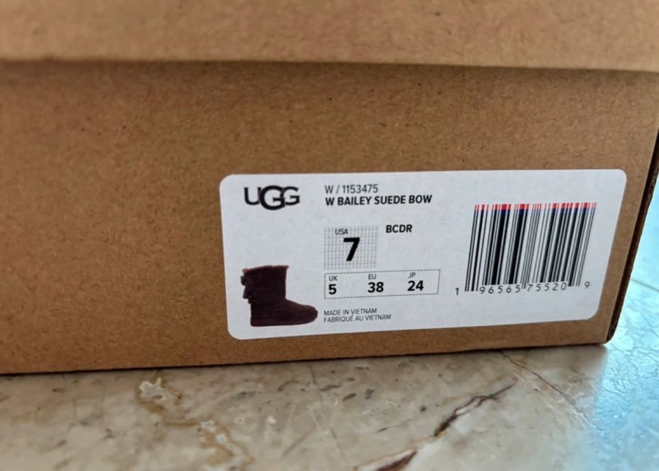 UGG Bailey Bow Suede in Buttenwiesen