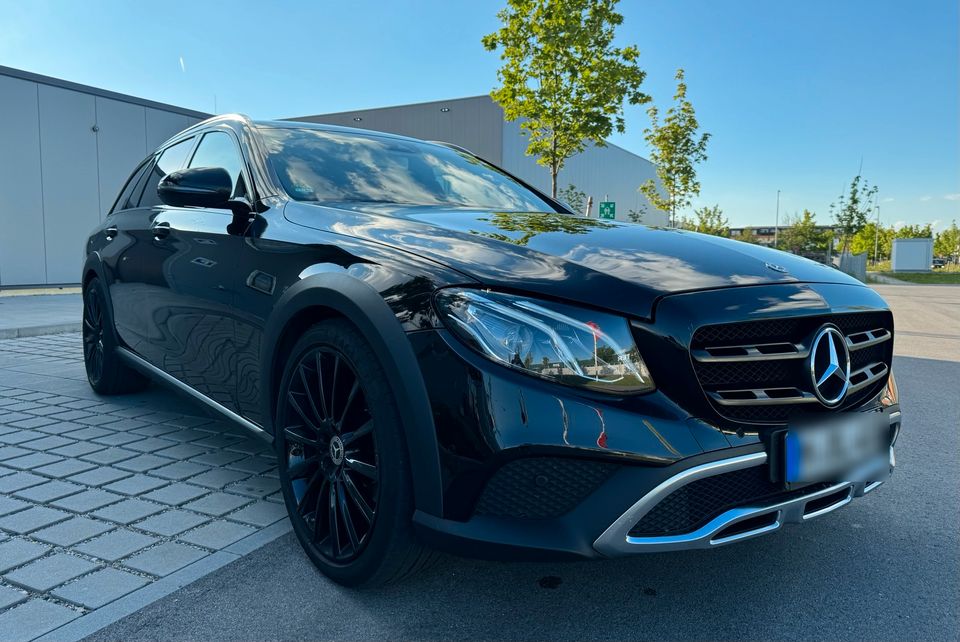 Mercedes E-Klasse 220d  All-Terrain 4 Matic AMG Automatik Leder in Erding