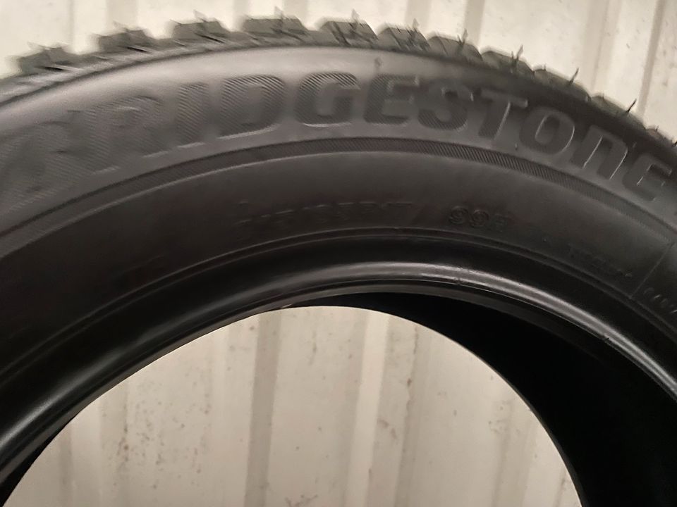 2x  215/ 65 R17 99H  BRIDGESTONE WINTERREIFEN in Ehingen (Donau)