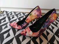 Neu&ungetragen! Süße Spitze Satin Highheels Blumen bunt Primark Nordrhein-Westfalen - Tönisvorst Vorschau