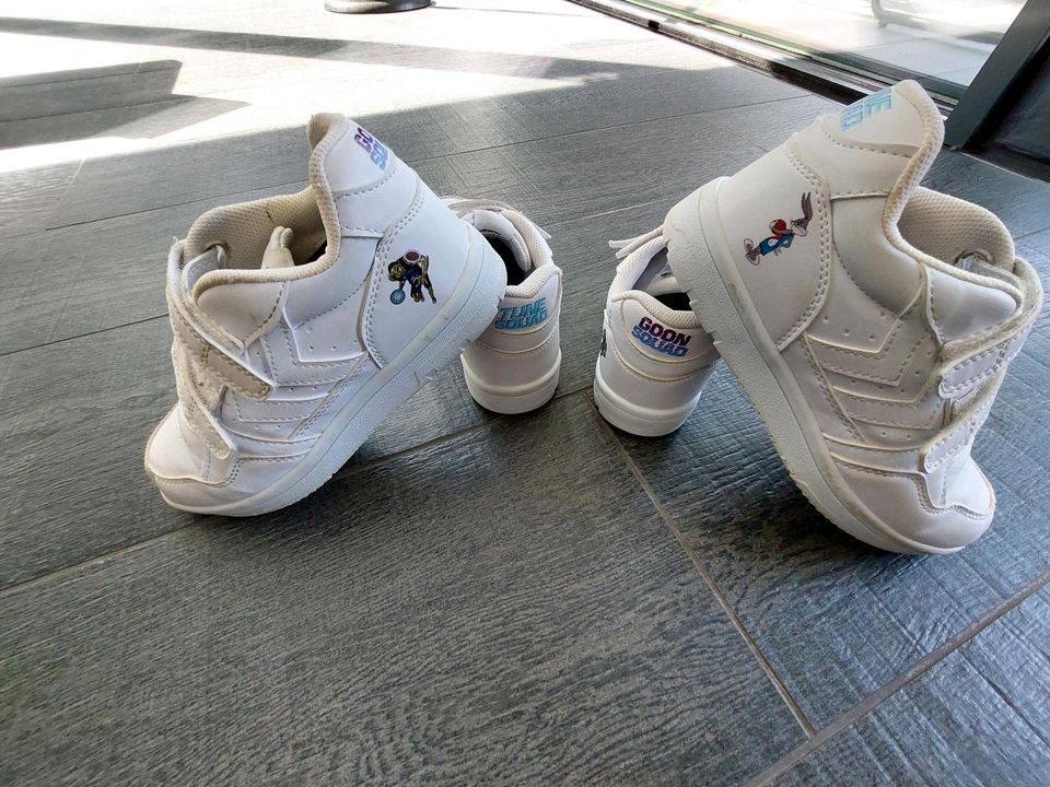 Zwillinge 2 Paar Hummel Space Jam Turnschuhe Größe 32 weiss in Loxstedt