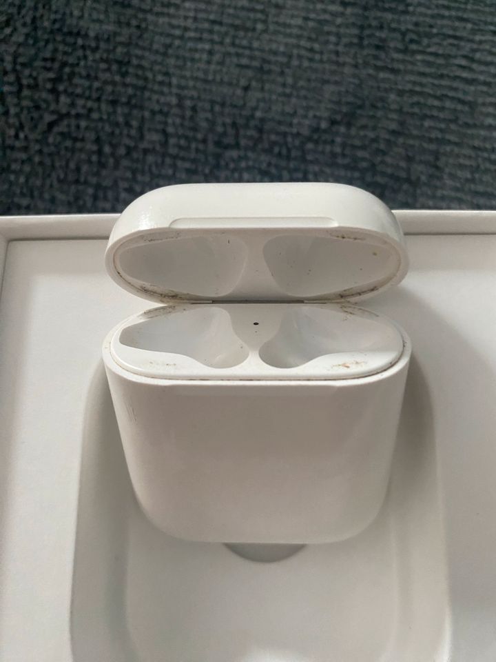 Apple AirPods case in Brieske