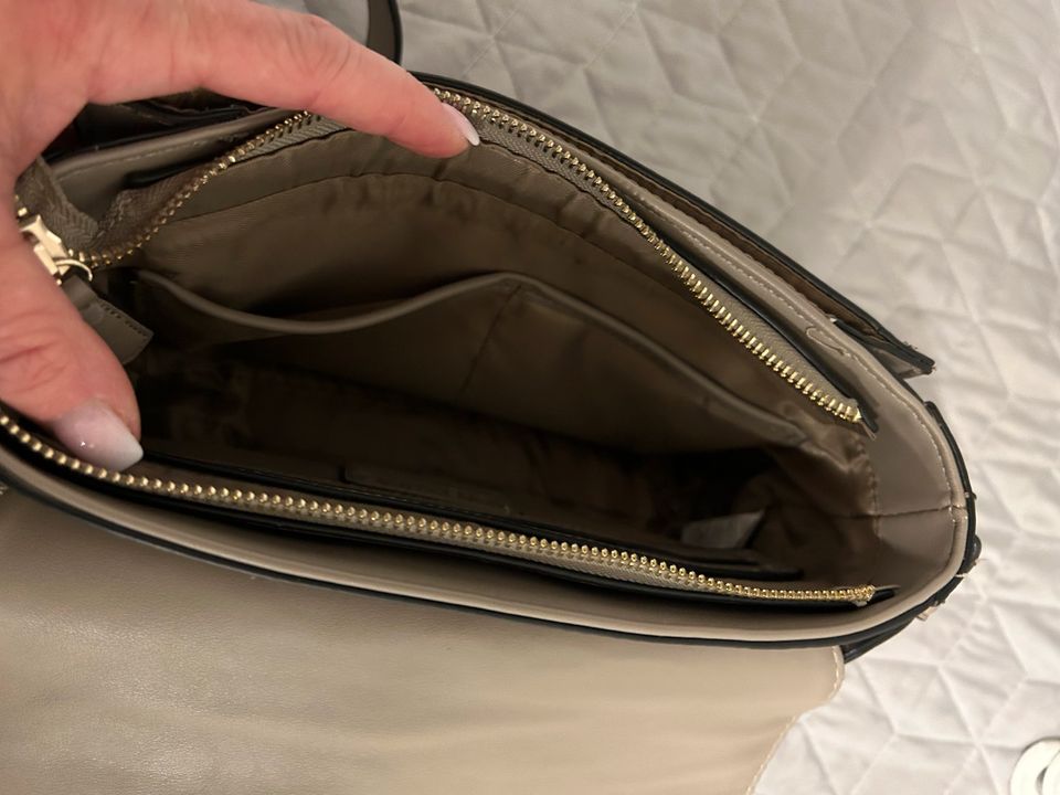 Valentino Tasche Handtasche Crossover beige wie neu in Emden