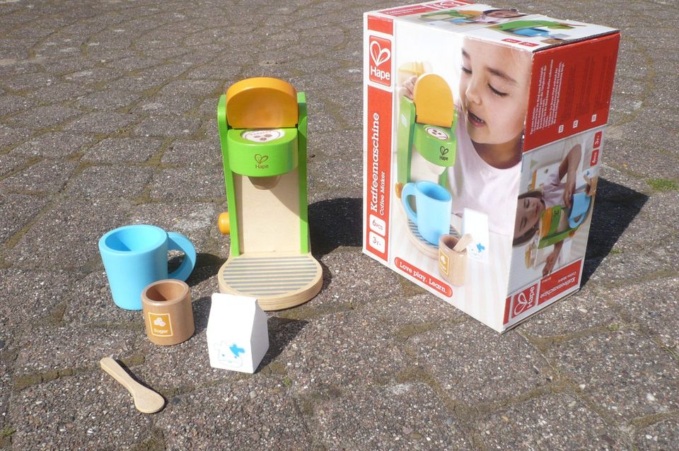 Hape Kaffemaschine / Kinder-Kaffeepadmaschine aus Holz in Ahlerstedt